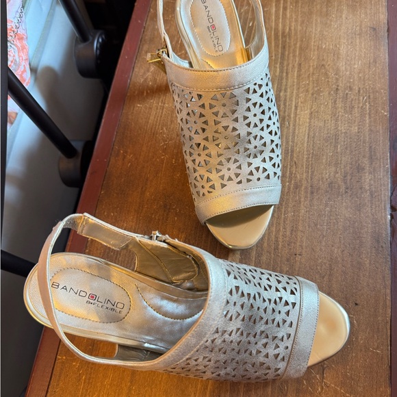 Bandolino Gold Heels with Chic Perforated Design Size 7.5 Gorgeous Heels Hott π₯ - Picture 15 of 16